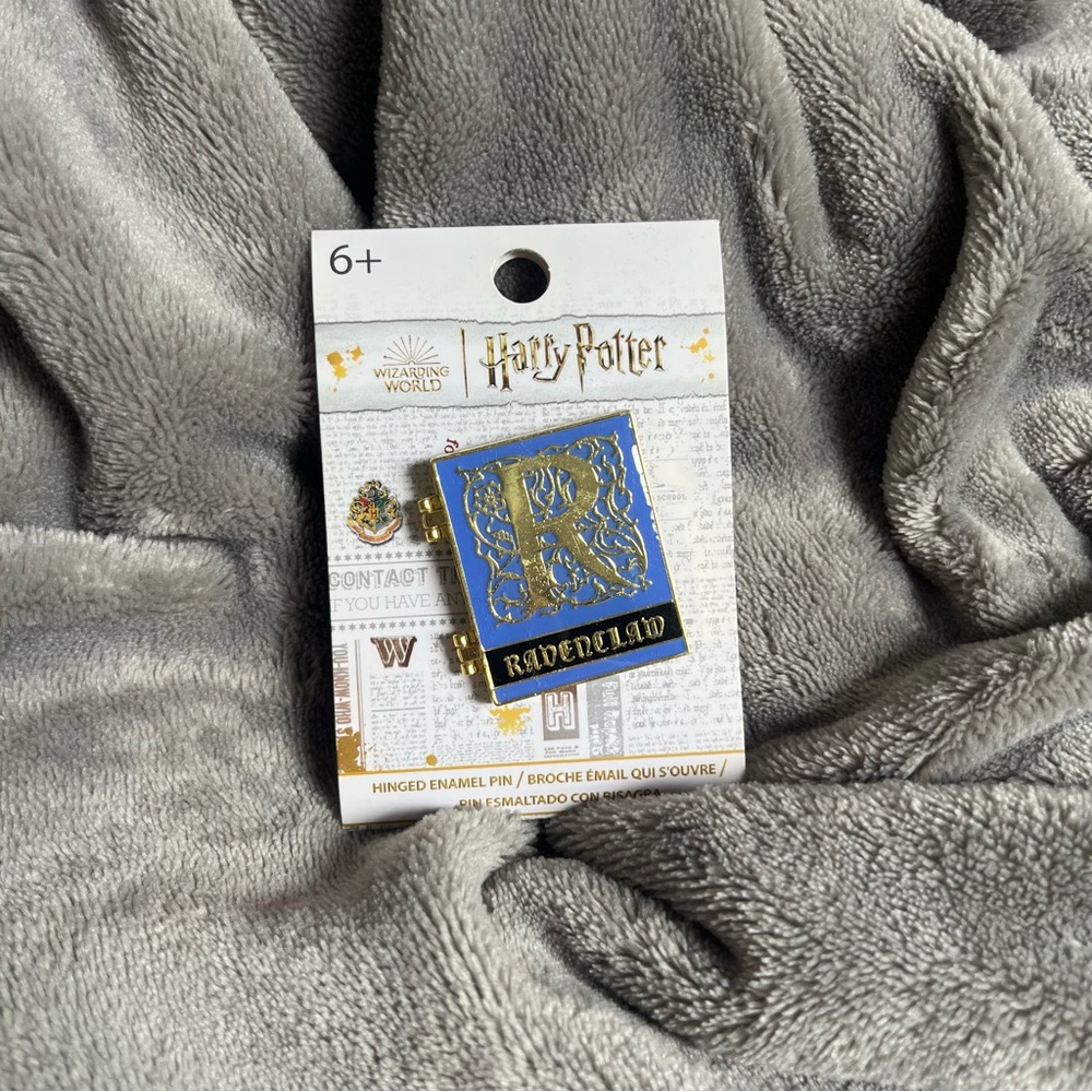 Harry Potter House of Ravenclaw book pin NEW